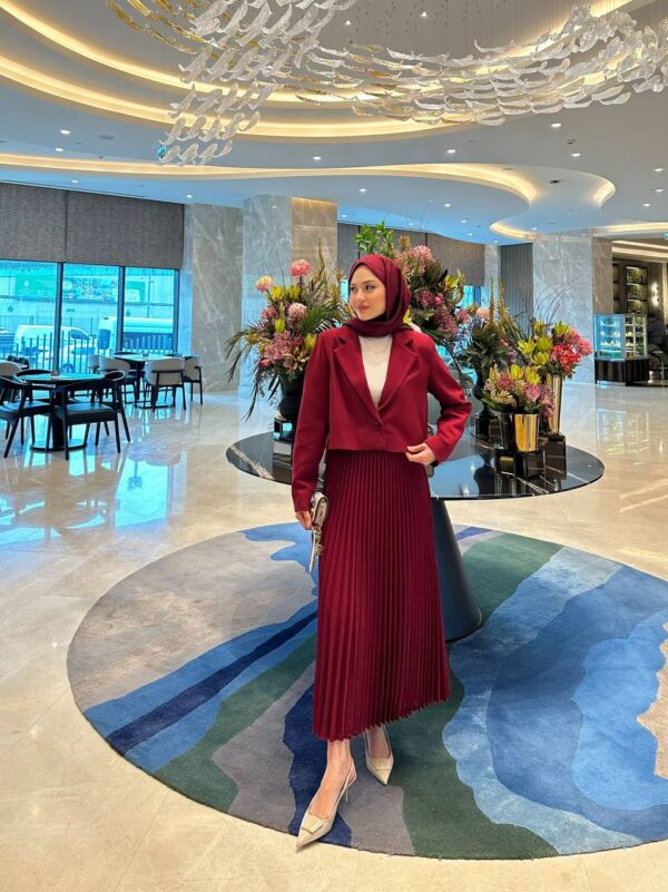 ⁦طقم جكيت و تنورة كسرات⁩ - الصورة ⁦4⁩